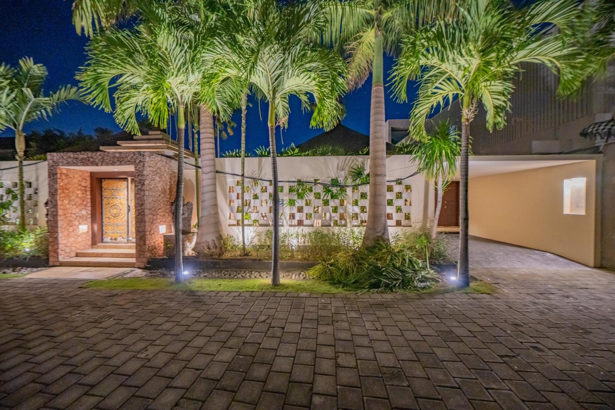 Wibisana Beachside Luxury In Villa Seminyak (Bali)